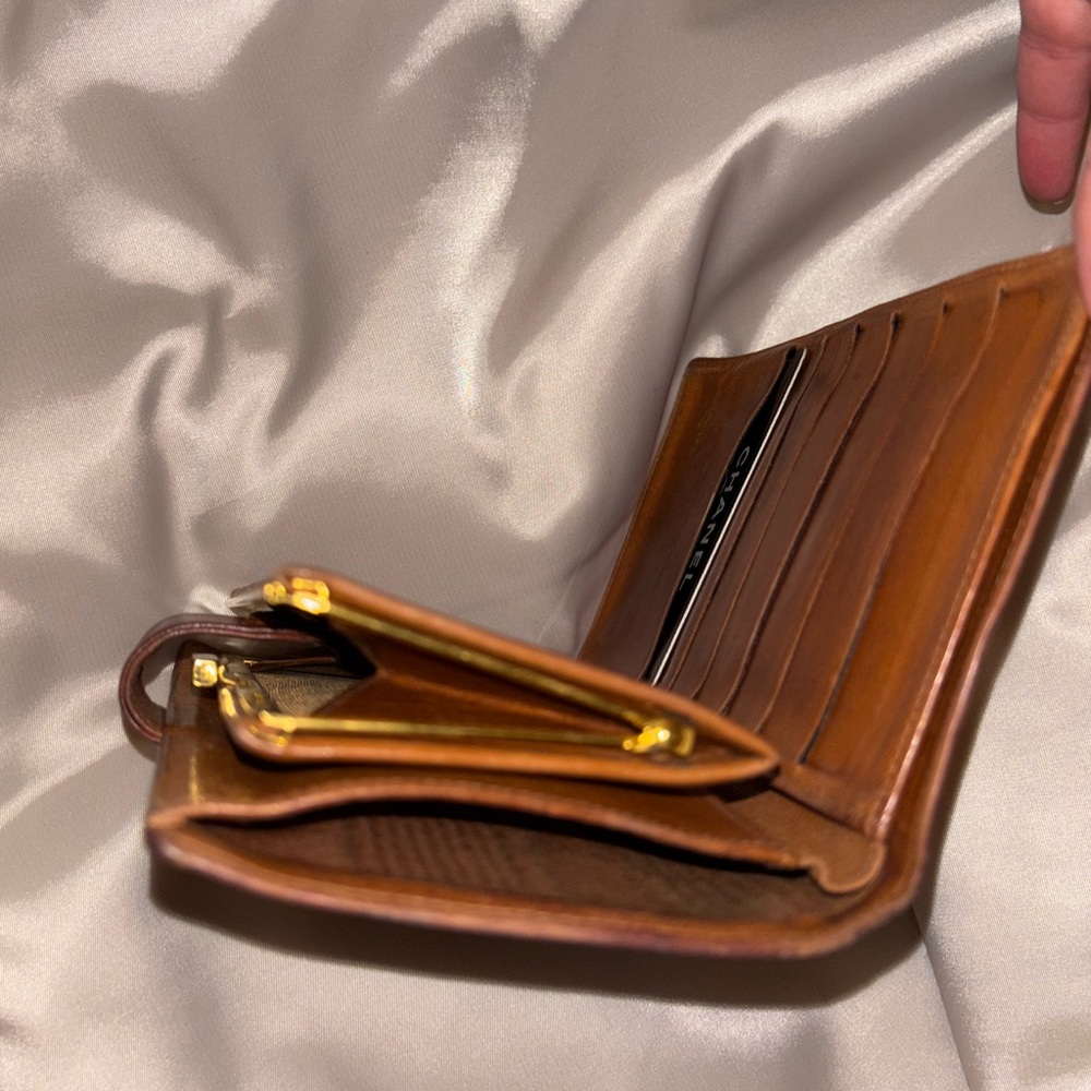 CHANEL Light Brown Leather Wallet with CC and COA - Picture 12 of 16